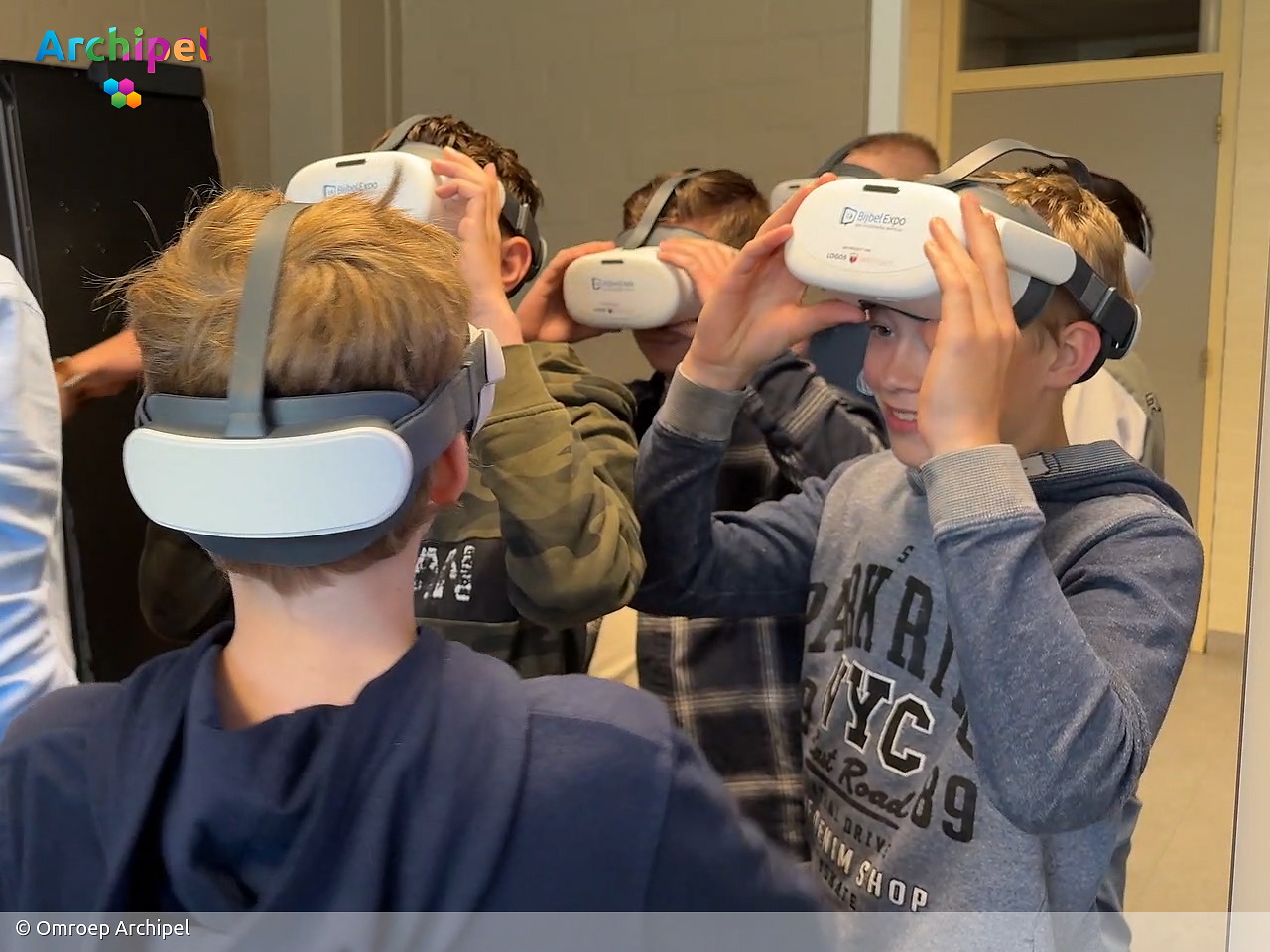 Leerlingen CSG Prins Maurits ontdekken geschiedenis van schrift en Bijbel tijdens expo - FlakkeeNieuws Goeree-Overflakkee