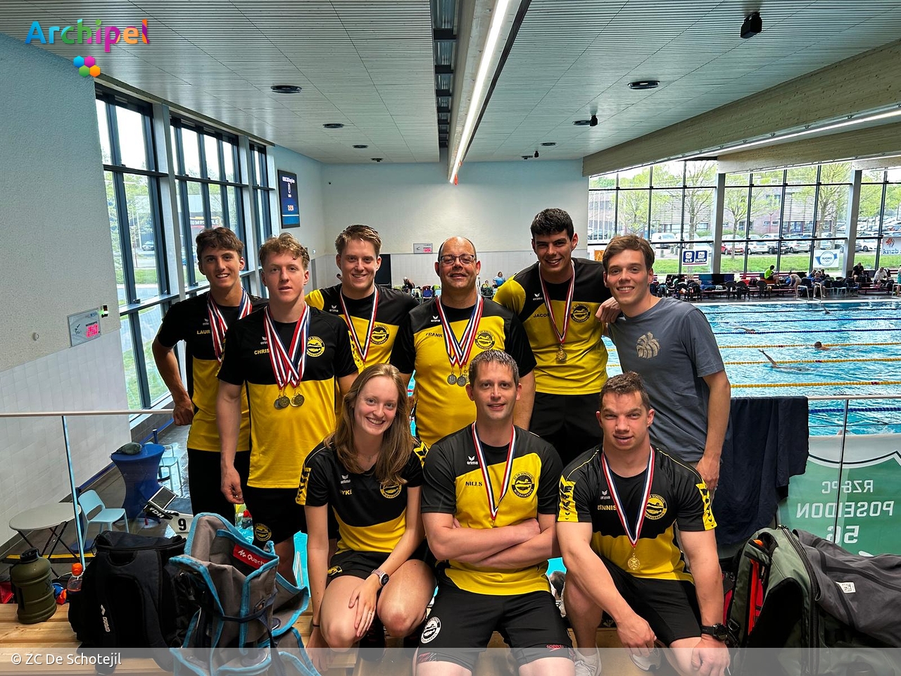 Zwemmers van ZC de Schotejil behalen 20 medailles op Nederlandse Masters Kampioenschappen - Sport Goeree-Overflakkee