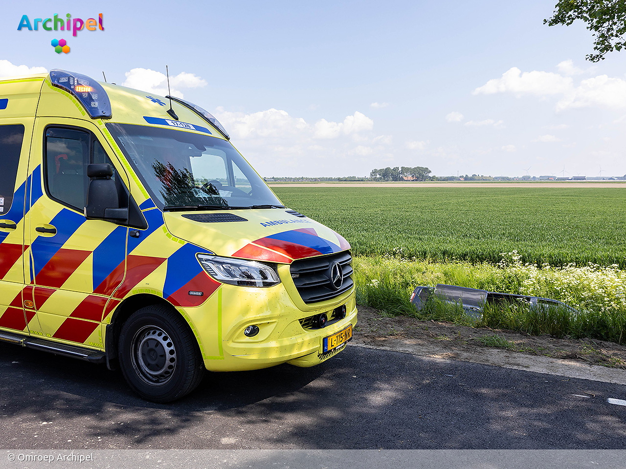 Foto behorende bij Bestelbus belandt van Oudelandsedijk bij Dirksland