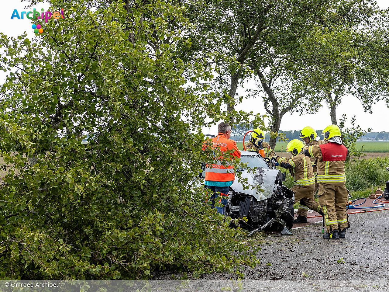 Foto behorende bij Brandweer bevrijdt slachtoffer na ongeval op Plaatweg