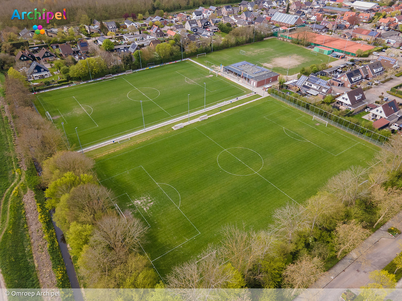 Voetbalvelden op Goeree-Overflakkee krijgen robotmaaiers - FlakkeeNieuws Goeree-Overflakkee