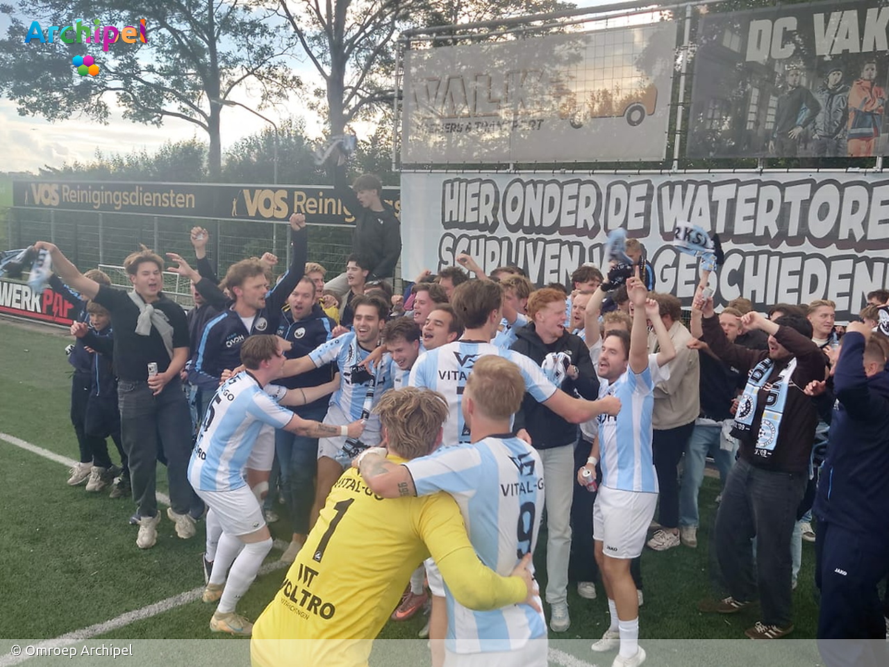 Wat jarenlang buiten bereik leek, is de Dirkslandse voetbalclub gelukt - FlakkeeNieuws Goeree-Overflakkee