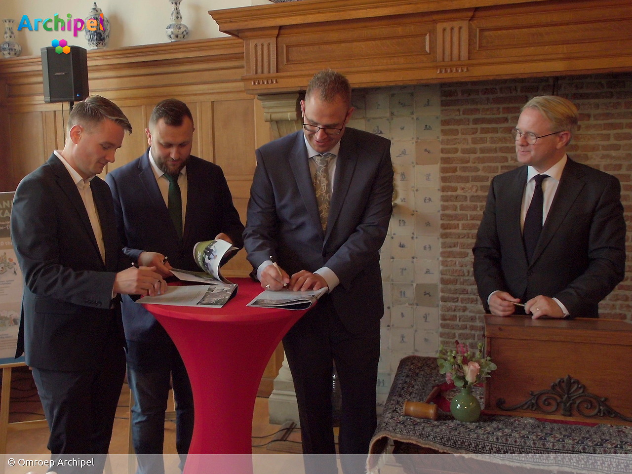 "Lokale belang moet voorop staan": nieuwe coalitie ondertekent akkoord - FlakkeeNieuws Goeree-Overflakkee