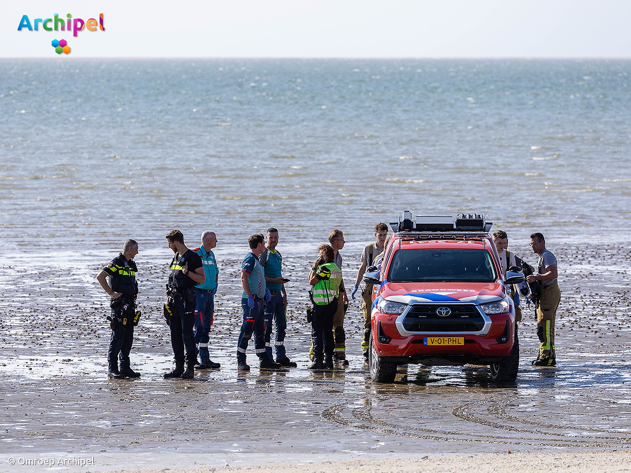 Foto behorende bij Persoon uit water gehaald en overleden op strand Brouwersdam