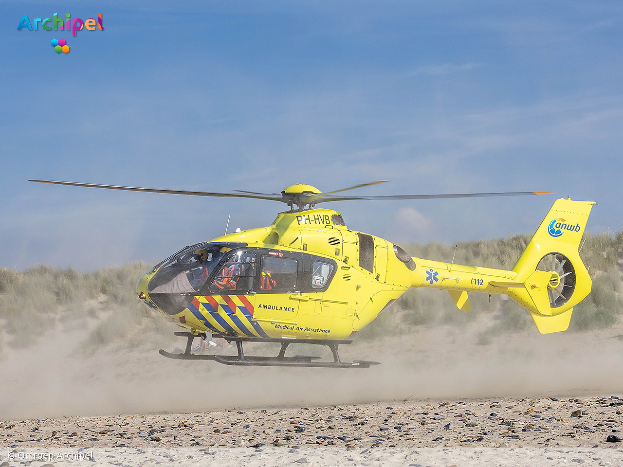 Foto behorende bij Persoon uit water gehaald en overleden op strand Brouwersdam