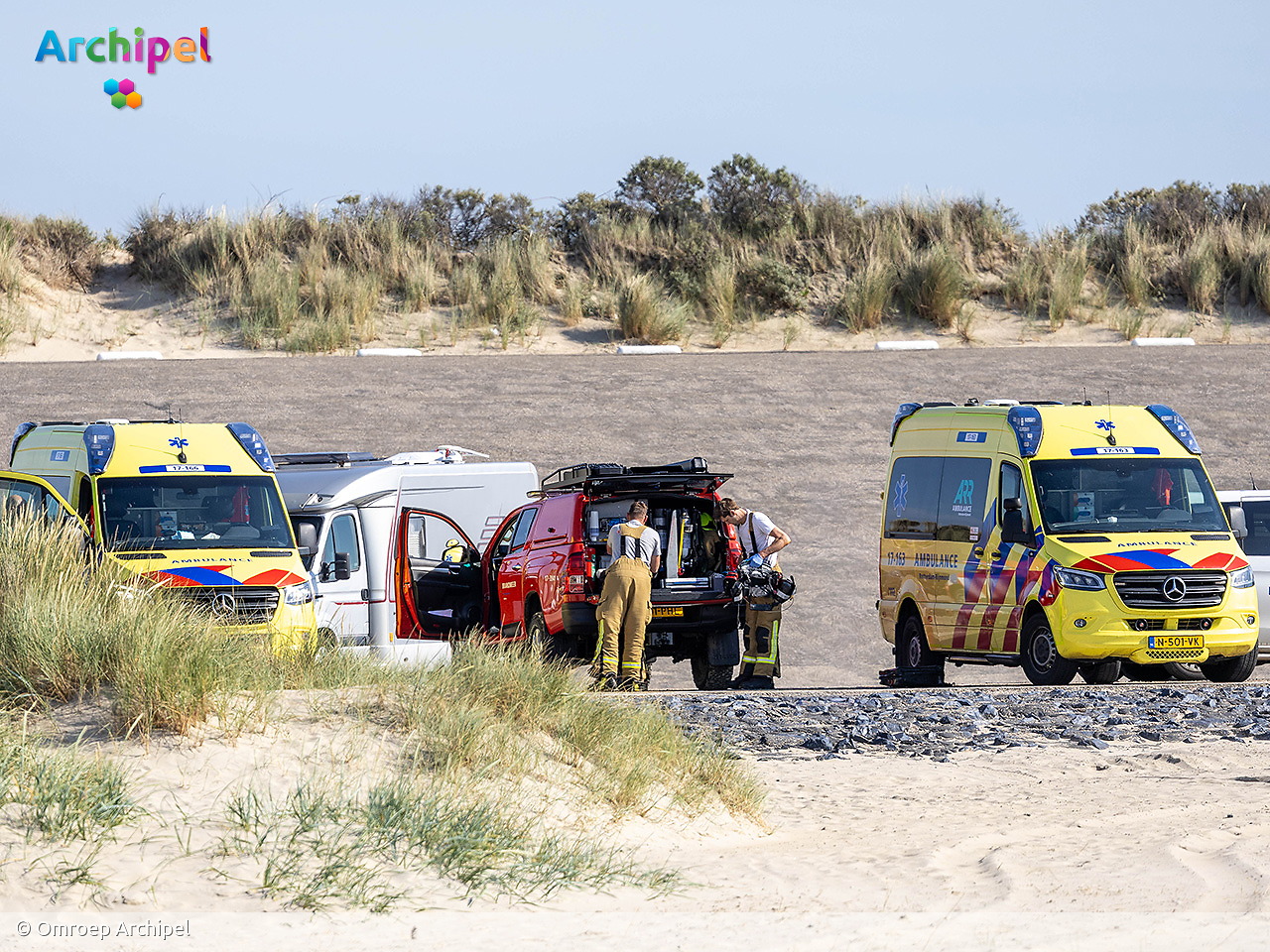 Foto behorende bij Persoon uit water gehaald en overleden op strand Brouwersdam