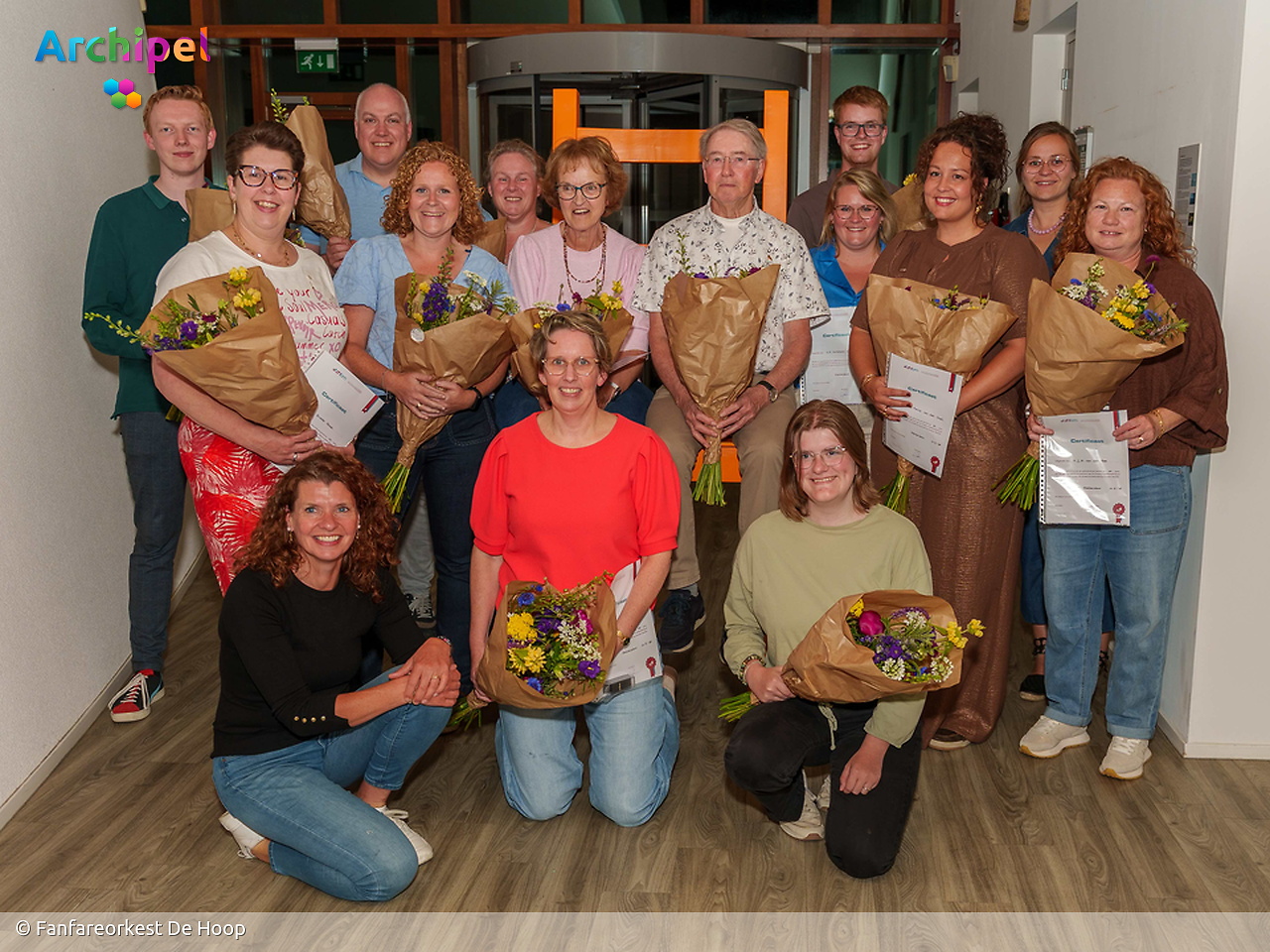 Zestien jubilarissen gehuldigd tijdens ledenavond fanfareorkest De Hoop - FlakkeeNieuws Goeree-Overflakkee