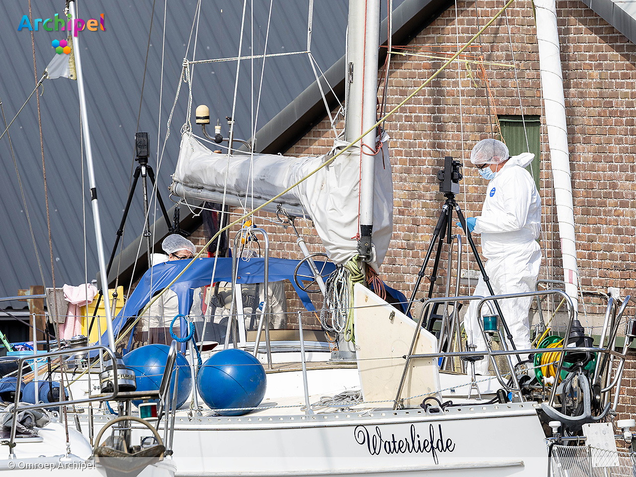 Foto behorende bij Gewonde man aangetroffen op boot in Herkingen, vrouw aangehouden