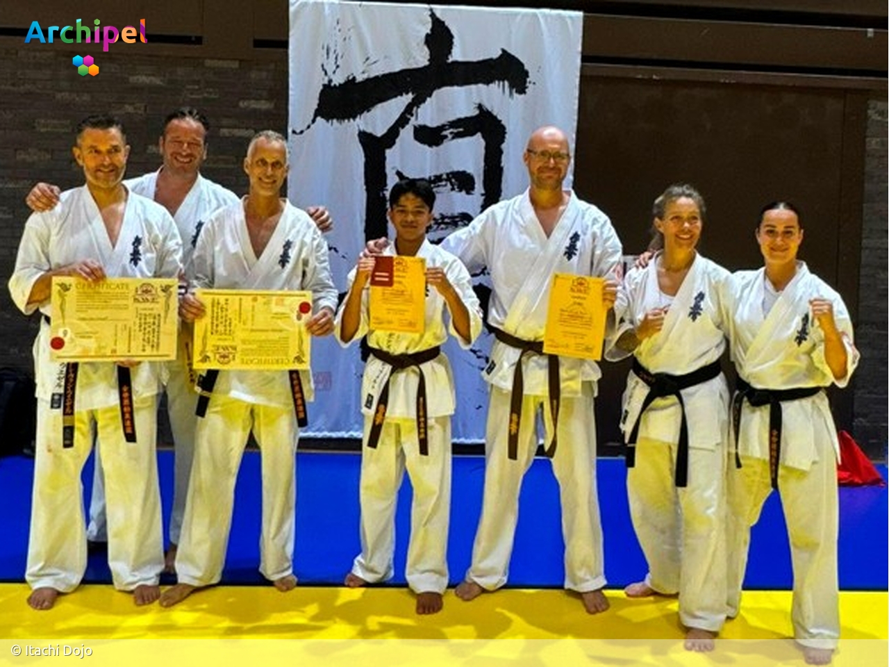 Vier leden van Itachi Dojo slagen voor bondsexamen op Papendal - Sport Goeree-Overflakkee