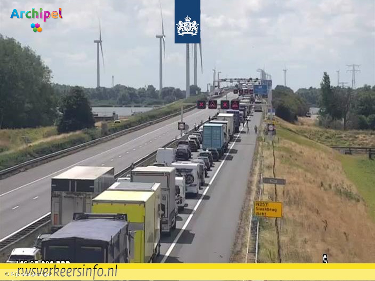 Haringvlietbrug weer open na tijdelijke afsluiting vanwege aanrijding slagboom - FlakkeeNieuws Goeree-Overflakkee