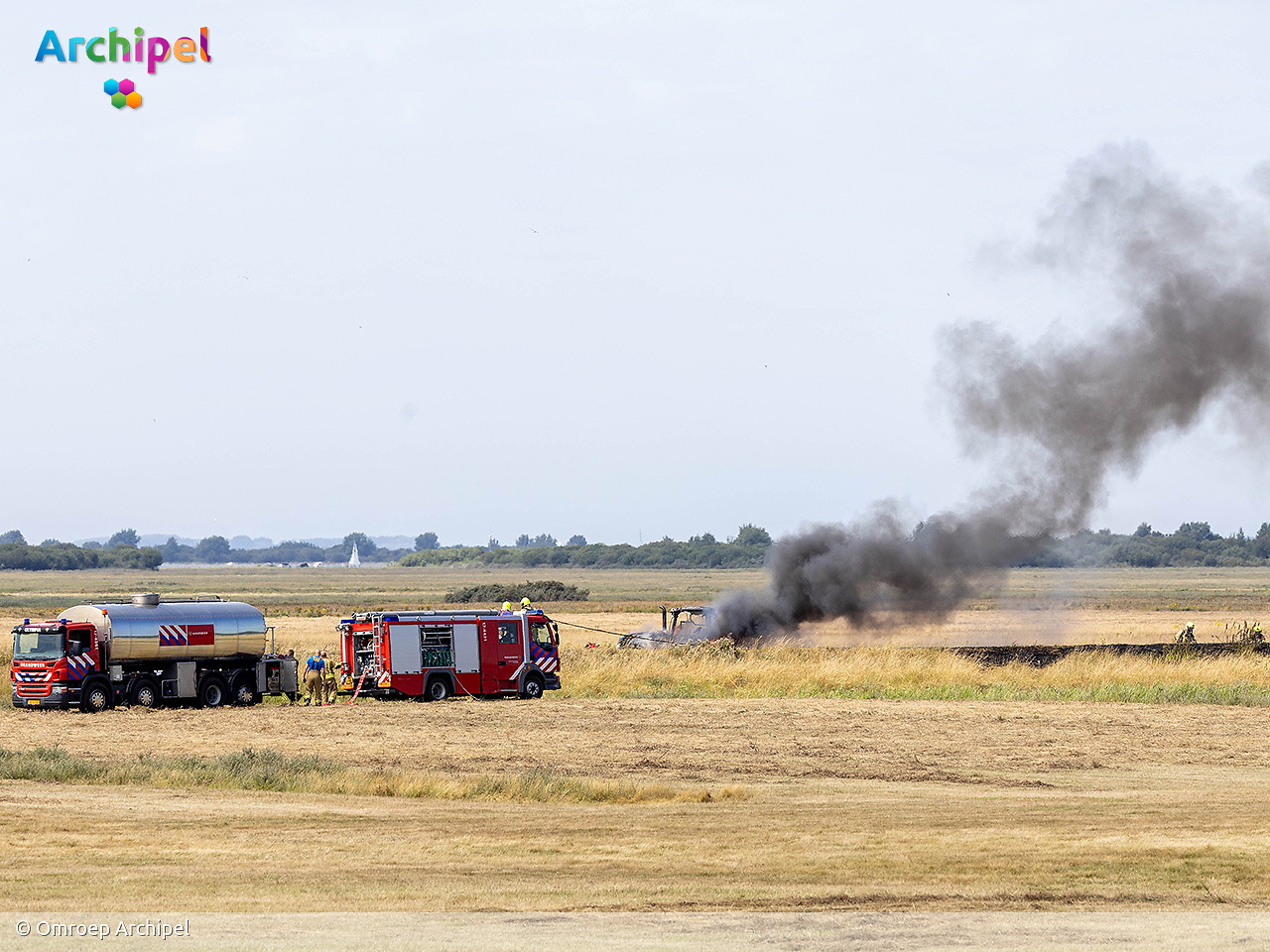 Foto behorende bij Tractor volledig uitgebrand bij Slikken van Flakkee