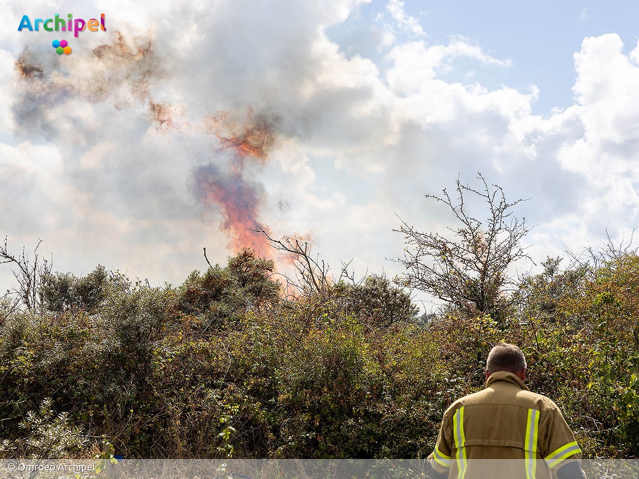 Foto behorende bij Natuurbrand in duingebied Ouddorp na grootschalige inzet onder controle
