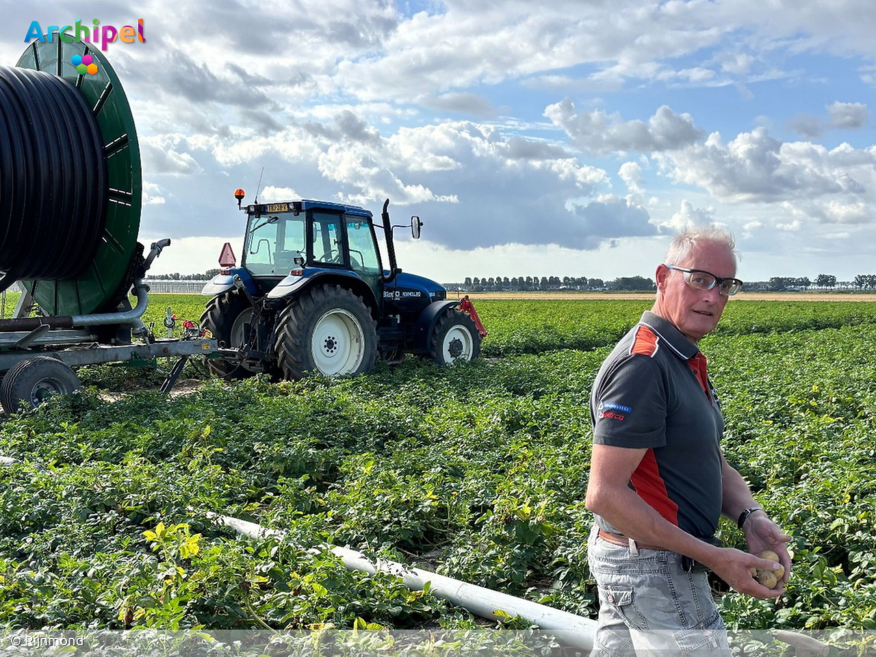 Terwijl Nederland snakt naar water, sproeit Eric 60.000 liter per uur over zijn akker - FlakkeeNieuws Goeree-Overflakkee