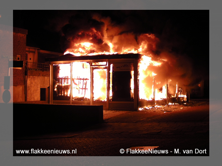 Foto behorende bij Speelgoedwinkel gaat in vlammen op (video)