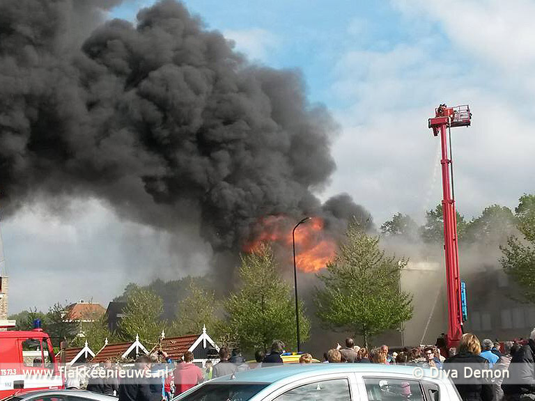 Foto behorende bij Winkelpand in brand op d