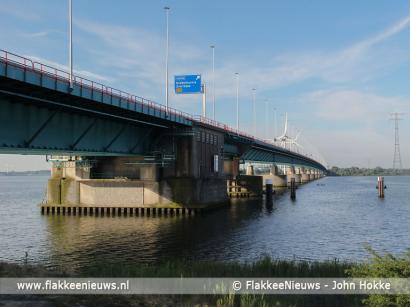 Foto behorende bij Frustratie bij weer een storing Haringvlietbrug Foto behorende bij Frustratie bij weer een storing Haringvlietbrug