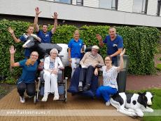 Foto behorende bij Cheque voor belevingstuin Nieuw Rijsenburgh Foto behorende bij Cheque voor belevingstuin Nieuw Rijsenburgh