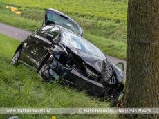 Foto behorende bij Auto tegen boom bij Stad aan ‘t Haringvliet Foto behorende bij Auto tegen boom bij Stad aan ‘t Haringvliet