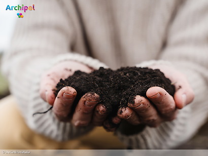 Haal gratis compost op bij de milieustraat