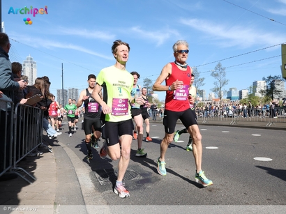 Flakkeese marathonhelden veroveren de Coolsingel