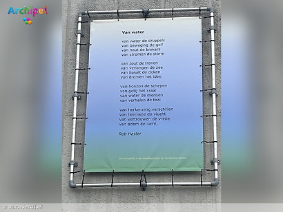 Nieuw gedicht op gemeentehuis met open einde