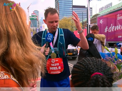 Van ziektebed tot Coolsingel: Niels Kamerling voltooit marathon Rotterdam