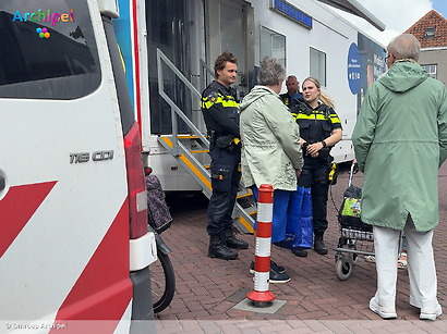 Politie met mobiel medialab geeft voorlichting over online criminaliteit